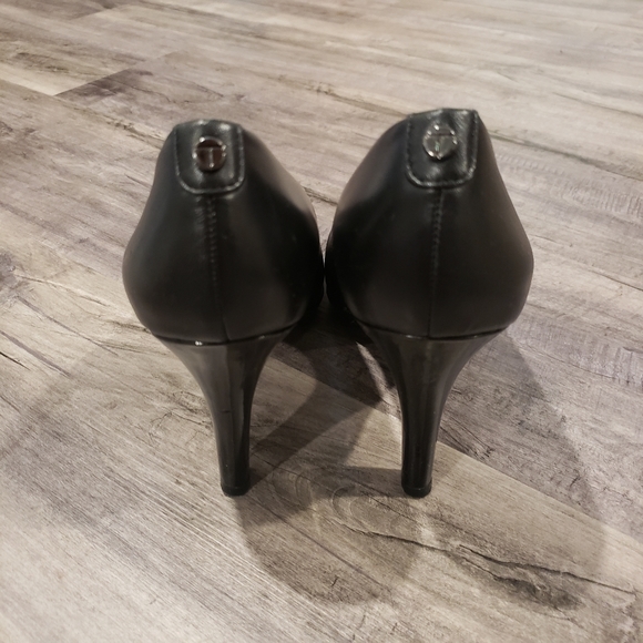 Tahari leather black shoes - Picture 3 of 6